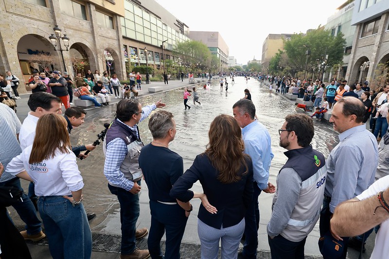 Gobierno de Jalisco entrega renovación integral de Plaza Fundadores y Plaza Tapatía