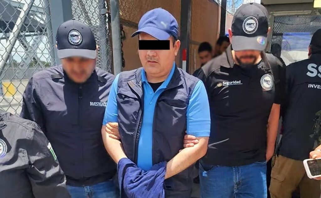 Funcionario de Aduanas es entregado a la FGR tras detención en Estados Unidos