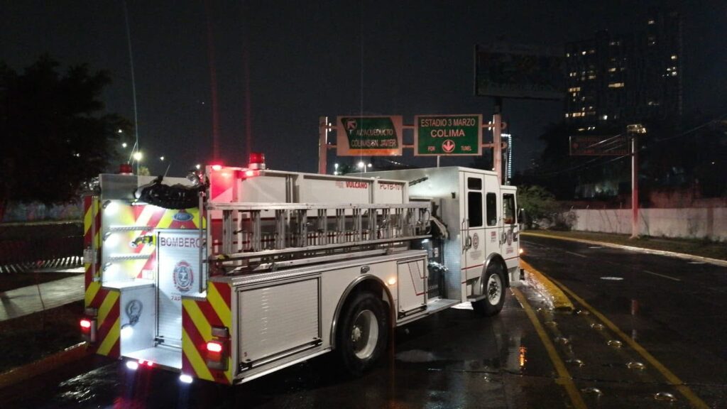 Lluvia provoca afectaciones en la zona norte de Zapopan; bomberos auxilian a automovilistas