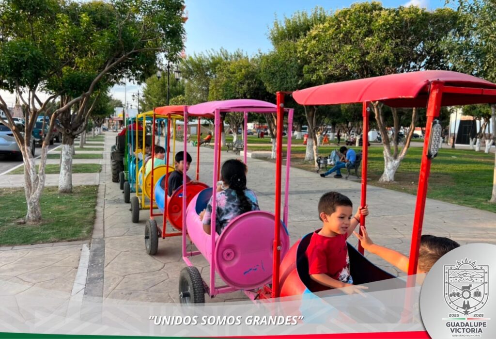Trenecito y Banda de la III Región Militar reúnen a familias en la Plaza de Armas de GV
