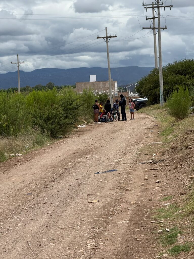 Reportan el cuerpo sin vida envuelto en cobija a un lado el canal