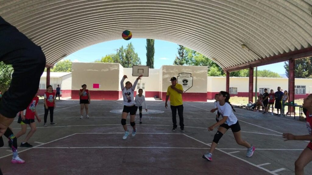 Reconocen a niñas y niños en la gran final de la Liga de Minibásquetbol en Santiago