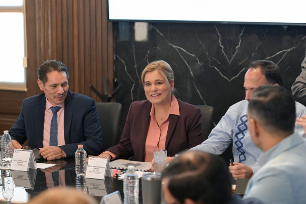Maru Campos encabeza reunión de trabajo con Gabinete estatal
