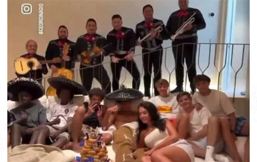 Cristiano Ronaldo Jr. celebra sus 16 años con mariachi mexicano