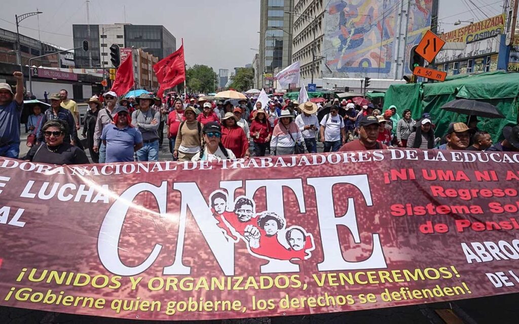 CNTE acuerda levantar plantón y replegar a maestros tras semanas de protestas