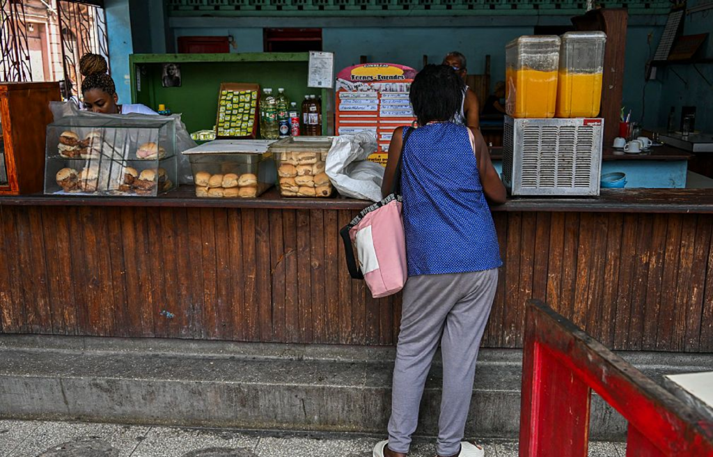 Cuba abre la puerta a franquicias extranjeras y cadenas privadas de comida