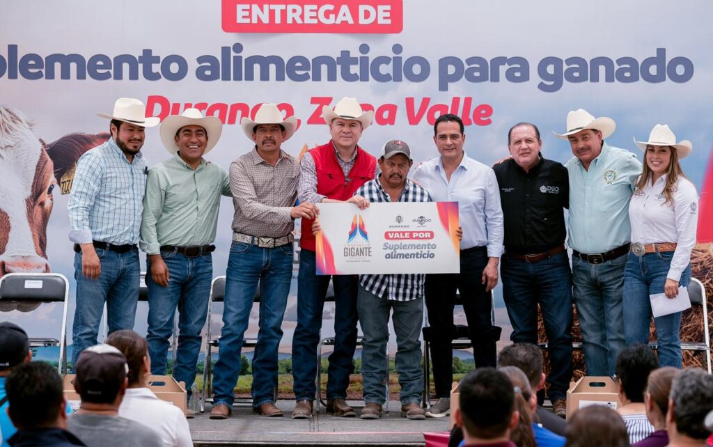 Entregan 300 toneladas de maíz molido y apoyos sanitarios a ganaderos del Valle de Durango
