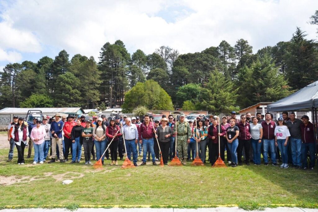 Jornada de limpieza en panteón