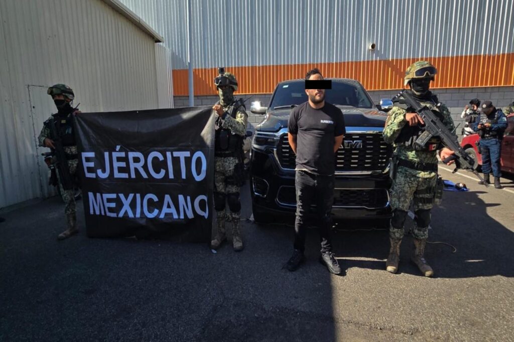 Defensa y GN detienen a una persona y le aseguran armas en Durango