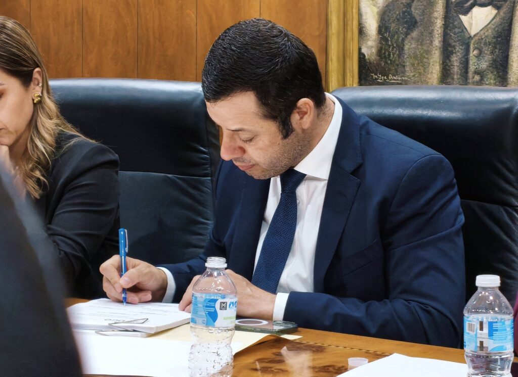 Se debe garantizar igualdad salarial entre mujeres y hombres: César Rivas