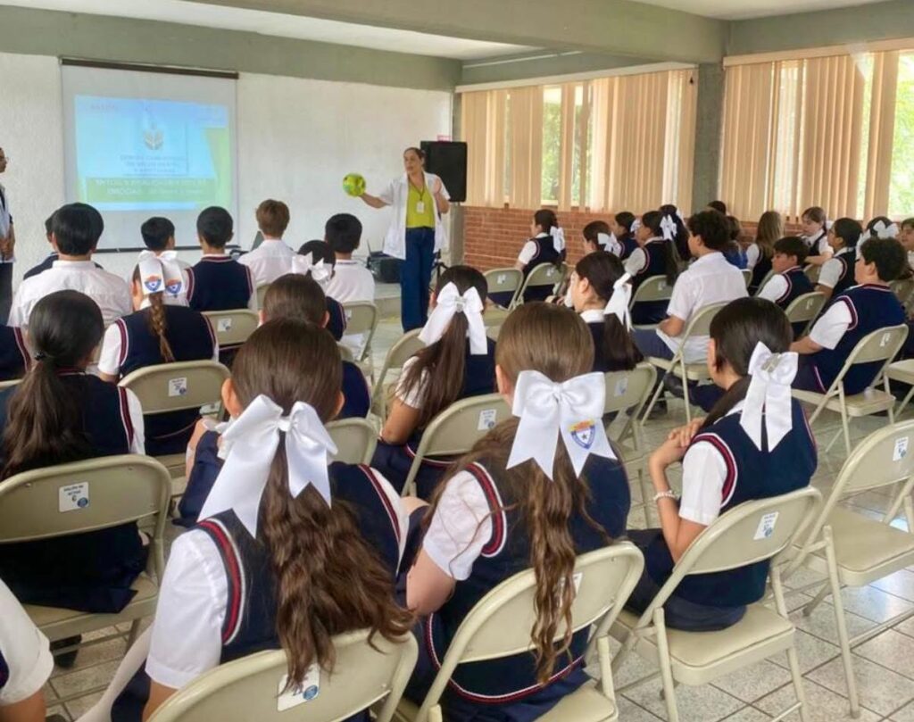 Fortalecen la prevención de adicciones en estudiantes con Jornadas por la Paz en Santiago