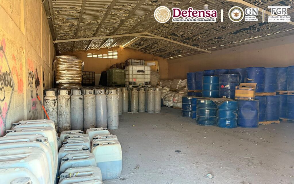 Aseguran 24 mil litros de metanfetamina líquida en Los Mochis, el mayor decomiso del gobierno