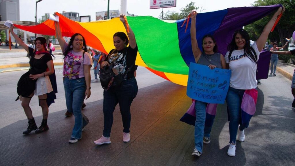 Comunidad LGBTQ+ realiza Marcha del Orgullo en varios estados de México
