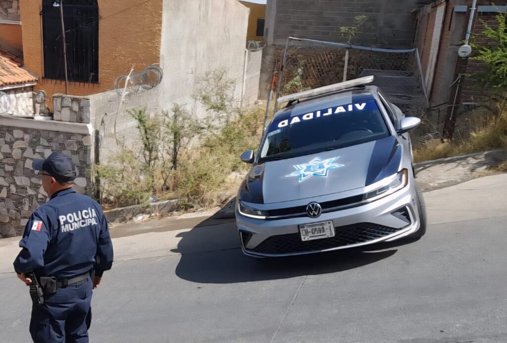 Empleado de la CFE resulta lesionado al ser impactado por camioneta de trabajo en Parral