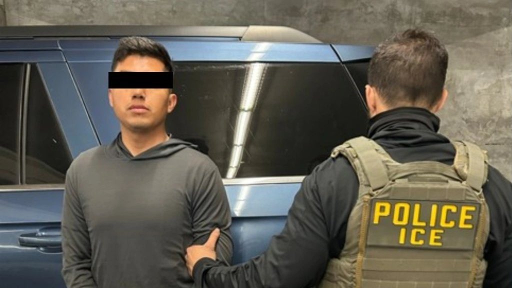 FGR busca traer a México a exmilitar detenido en EU por caso Ayotzinapa