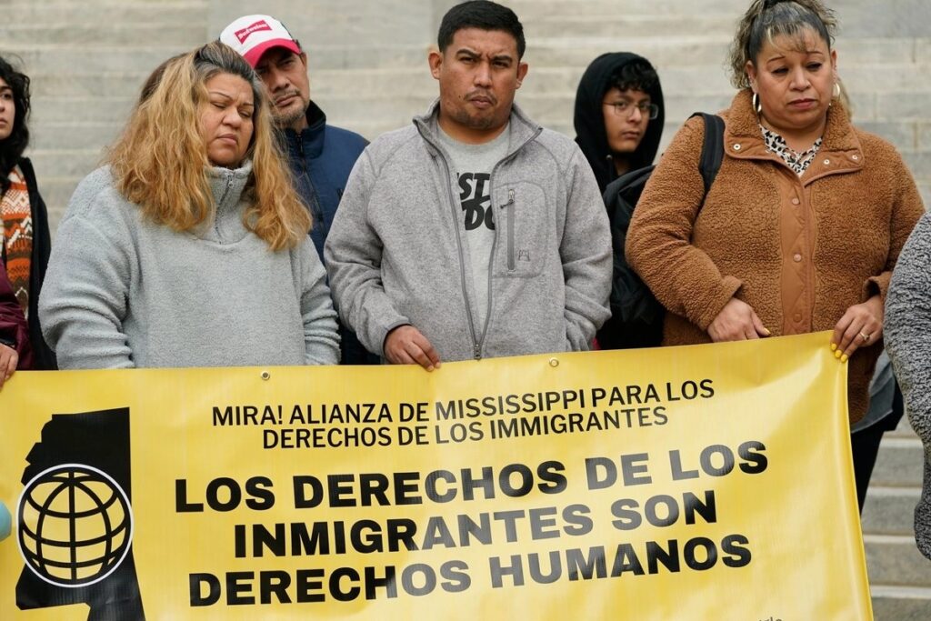 Nueva ley en Misisipi permitirá elaborar una lista de migrantes sin documentos