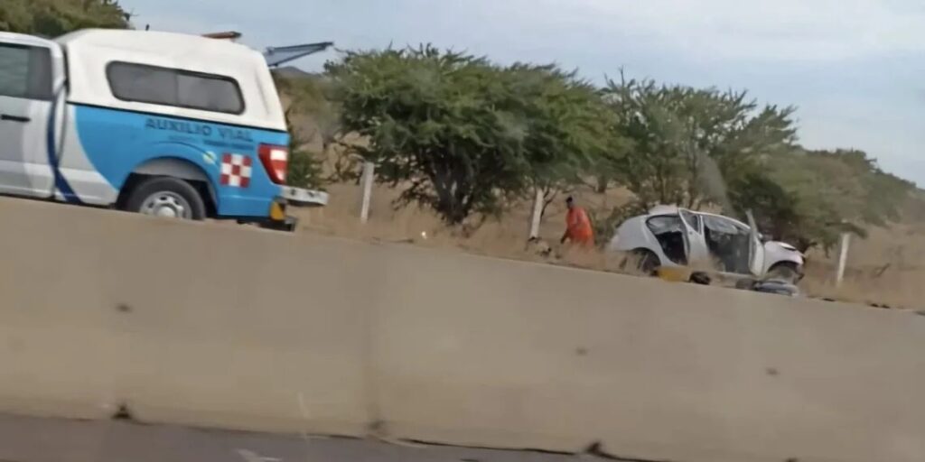 Familia de Chihuahua se accidenta en Durango; mueren niño y señora