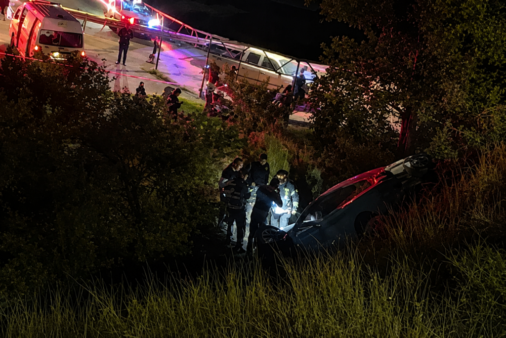 Autoridades identifican oficialmente a los dos adolescentes fallecidos en volcadura en Parral