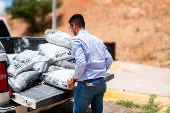 Entrega Gobierno de Parral cerca de una tonelada de croquetas a Proteo