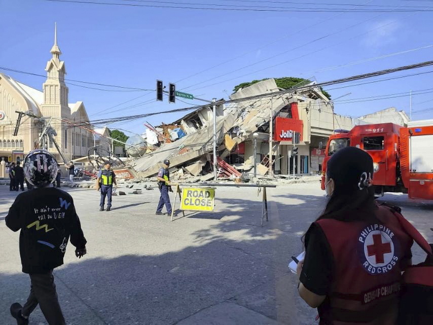 Sismo de magnitud 6.2 sacude Filipinas una semana después de la tragedia que dejó 65 muertos