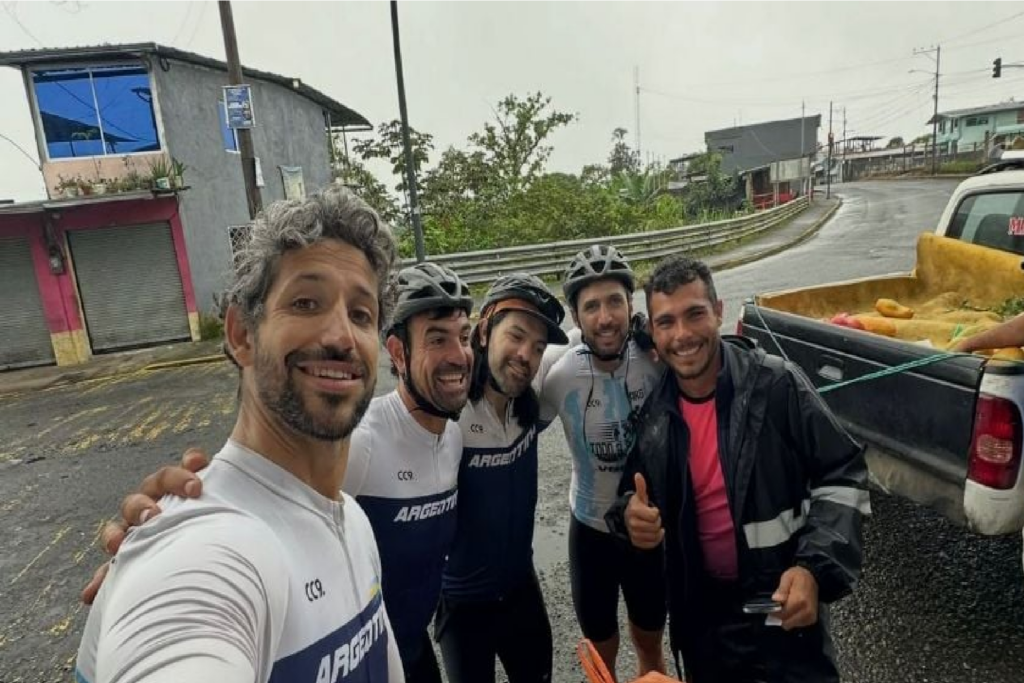 Pedalean desde Argentina hasta México para vivir la Copa del Mundo 2026