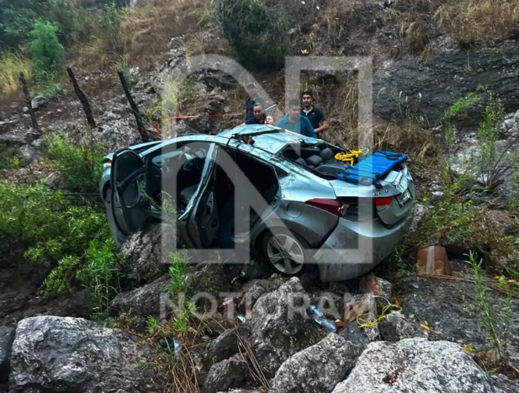 Aparatosa volcadura en Puerto Justo deja dos personas gravemente lesionadas