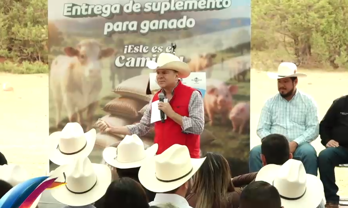 Entregan 250 toneladas de maíz a ganaderos de la sierra