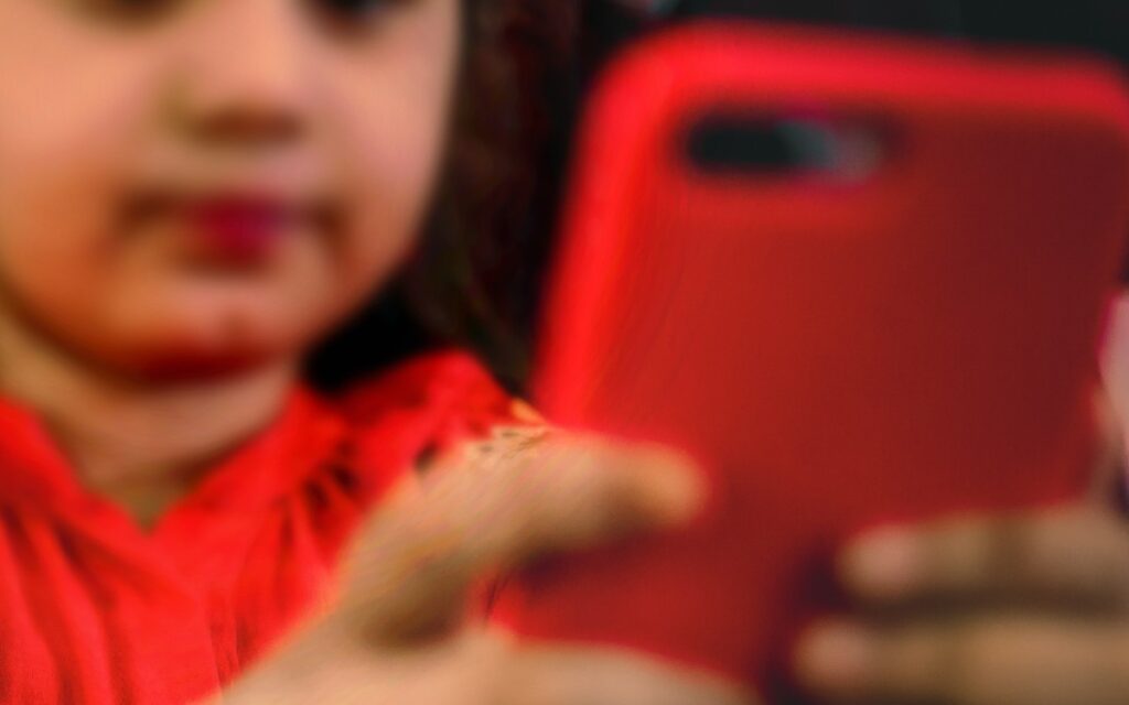 Reino Unido prohibirá redes sociales a menores de 16 años a partir del 15 de junio