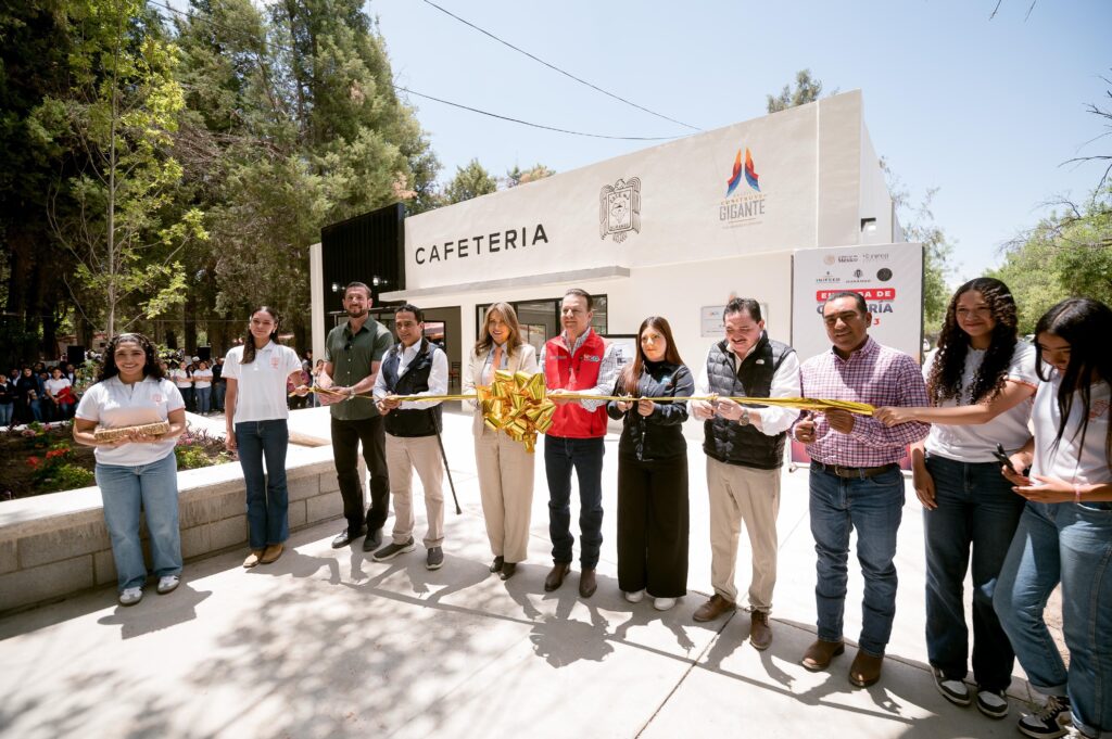 Estudiantes del CBTA 3 estrenan aulas, cafetería y cancha con inversión de 28.6 millones