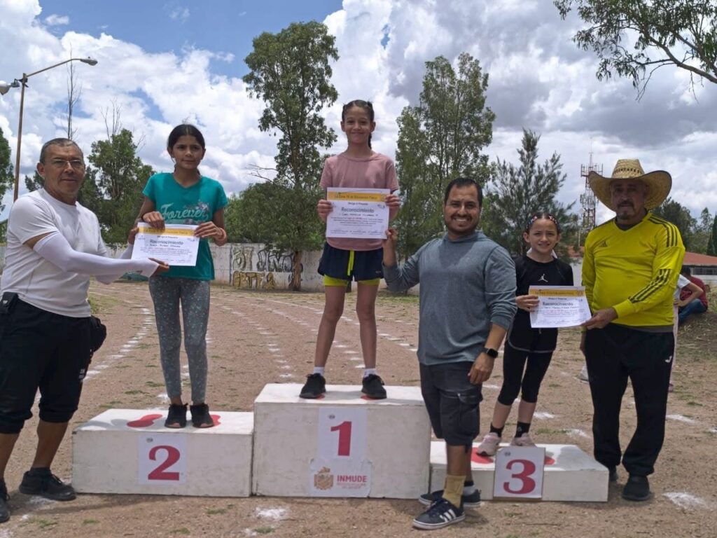 Destacan talentos en la Miniolimpiada Infantil de Atletismo 2026 en Santiago