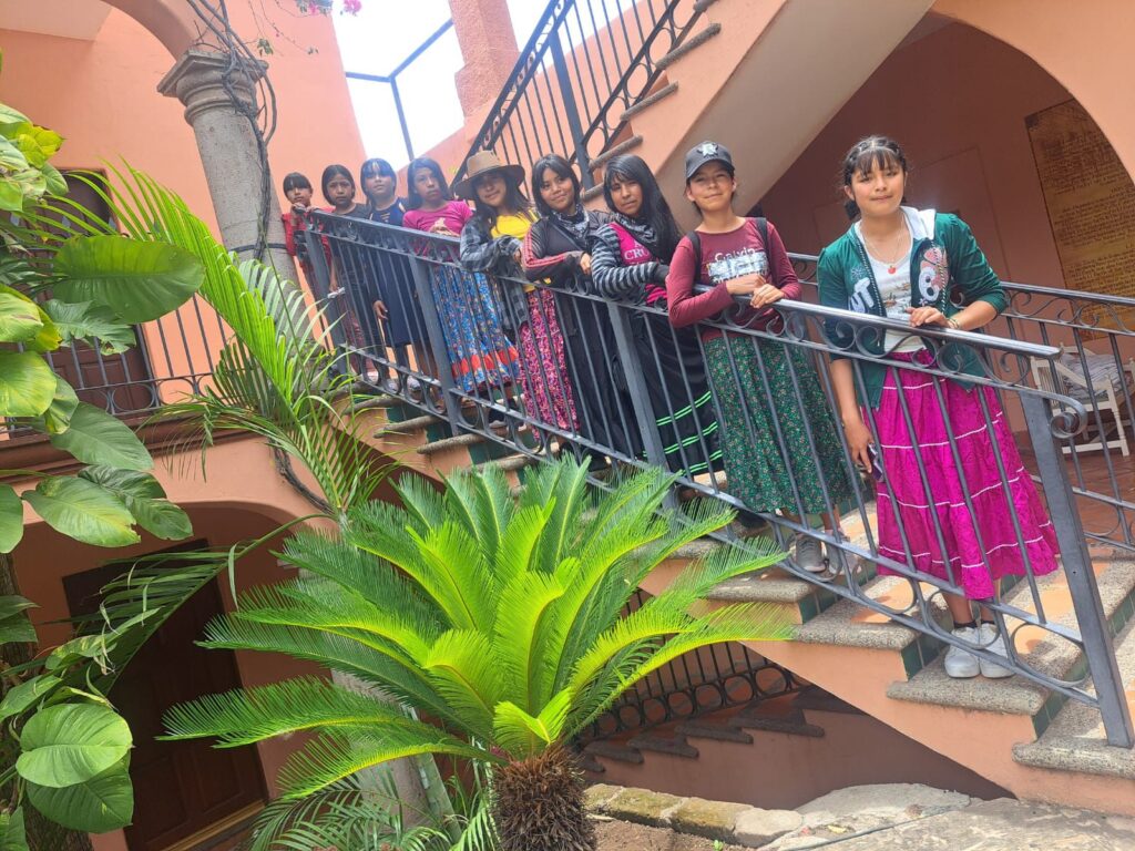 Diputada ayuda a cumplir sueño de danzantes de comunidad indigena