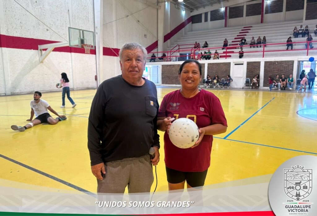 Premian a equipos destacados en torneo de voleibol de Guadalupe Victoria