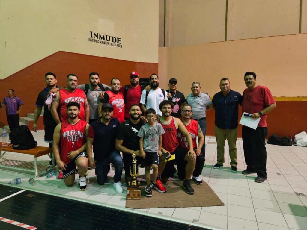 Nadia, César y Adrián, campeones canasteros del baloncesto santiaguero