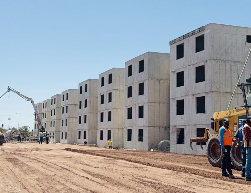 ¡Vecinos de Acereros detienen obra de Viviendas del Bienestar!