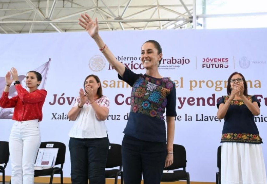 Sheinbaum llama a jóvenes a defender la patria