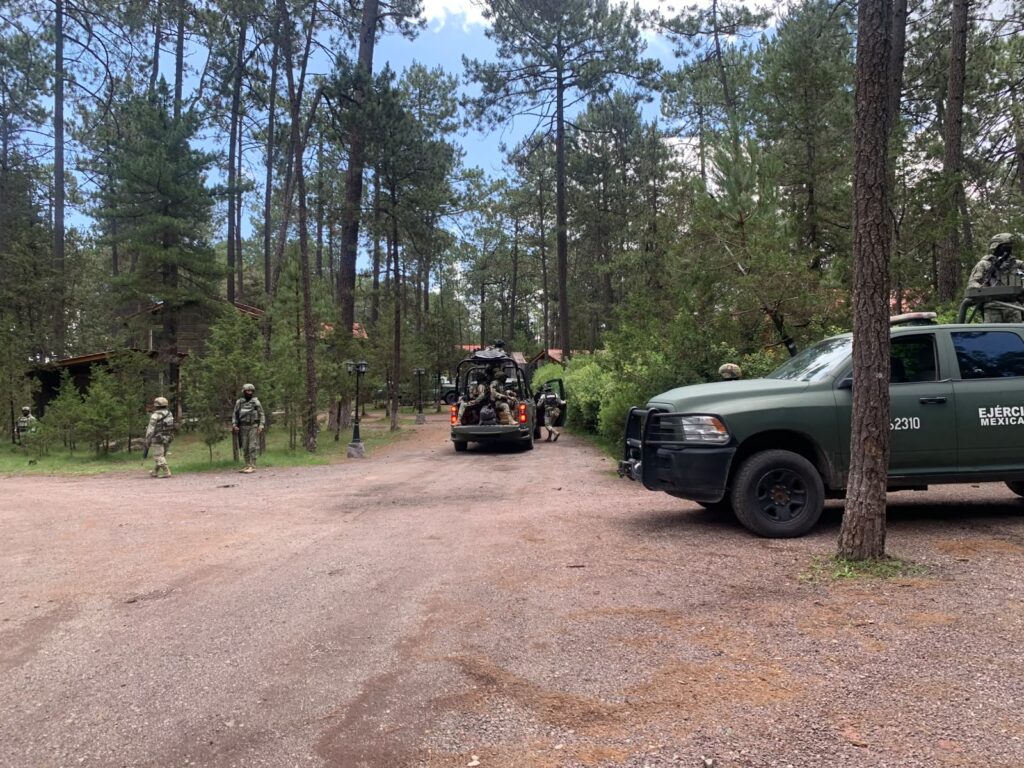 Operativo militar hoy en la sierra de Durango; se habla de 7 vehículos y armas asegurados