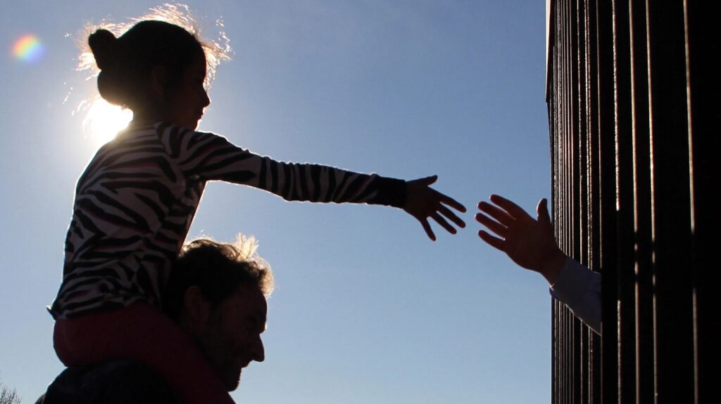 Denuncian nuevas separaciones de familias migrantes pese a acuerdo que las prohibía