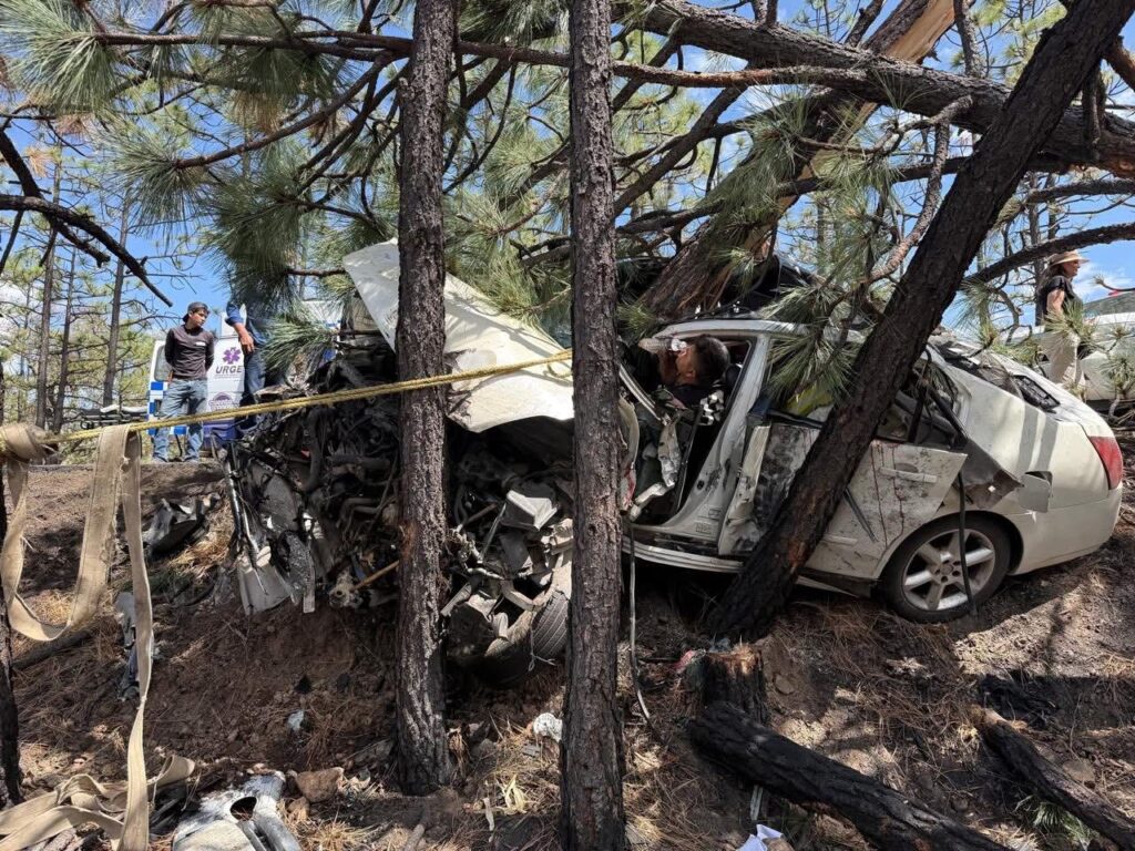 Niña es trasladada en helicóptero tras brutal accidente en la carretera Guachochi-Balleza