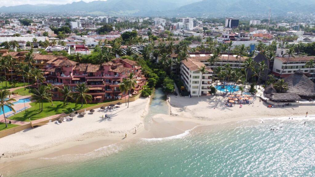 Playa Holi de Puerto Vallarta pierde más del 30% de su superficie en una década