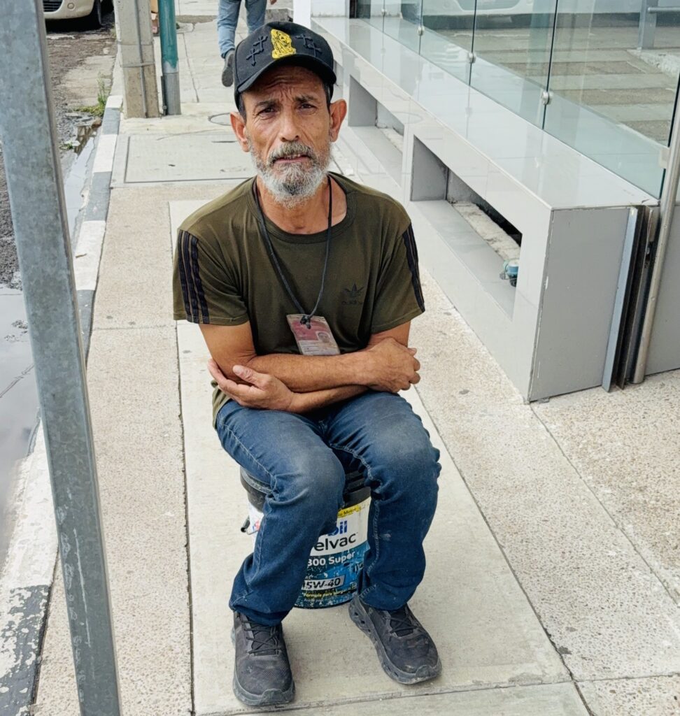 “Perdió su salud trabajando. Hoy no pide lástima ni caridad… solo una oportunidad”.