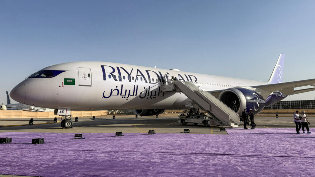 Nueva aerolínea saudita inicia operaciones pese a la tensión en Oriente Medio