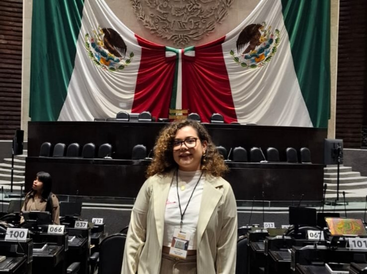 Ana Karen Galván lleva propuesta de educación financiera al Parlamento Juvenil