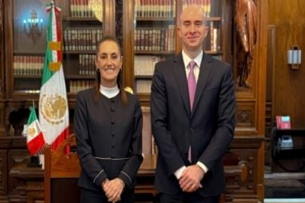 Claudia Sheinbaum designa a Carlos Torres como director de Nafin y Bancomext