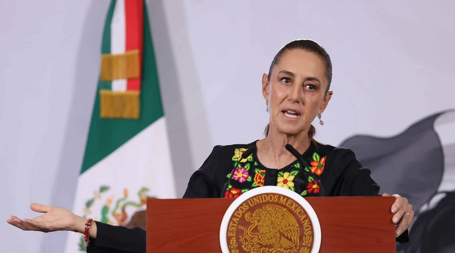 Sheinbaum insiste en debate nacional para regular redes sociales e inteligencia artificial
