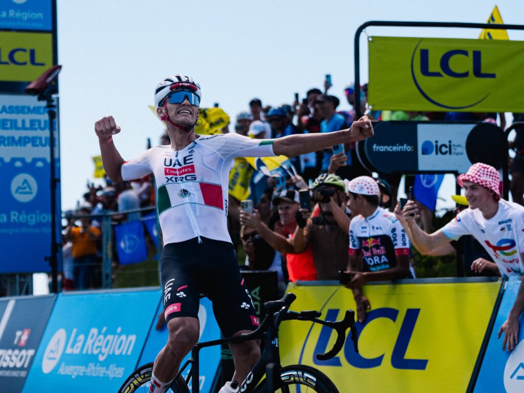 Isaac del Toro se corona campeón del Tour Auvergne-Rhône-Alpes en Francia