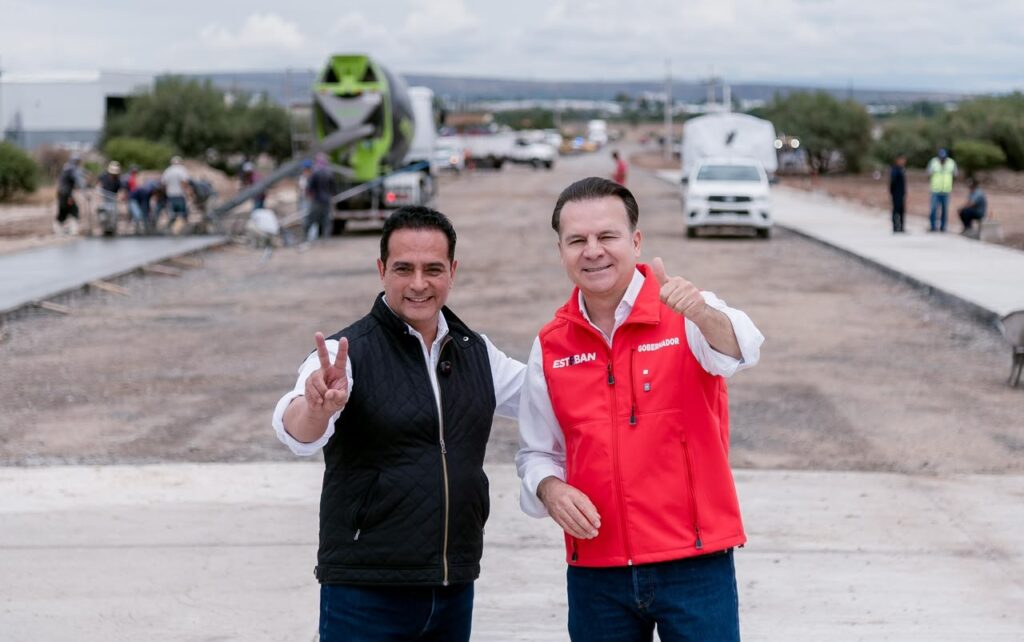 Bulevares nuevos para una ciudad en crecimiento; Esteban y Toño supervisan avance de Río Grande