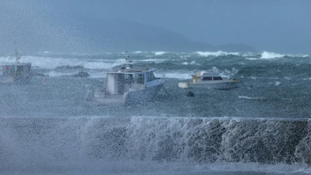 Declaran emergencia en Nueva Zelanda por olas de más de 9 metros y vientos extremos