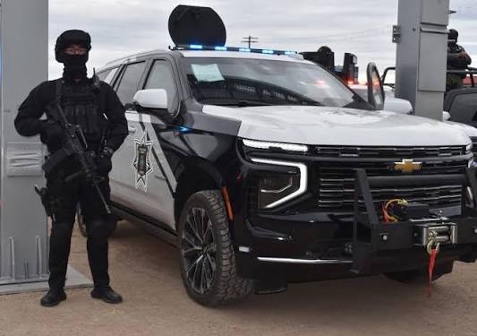 Encuentra abandonado un chaleco táctico con la leyenda de “policía”