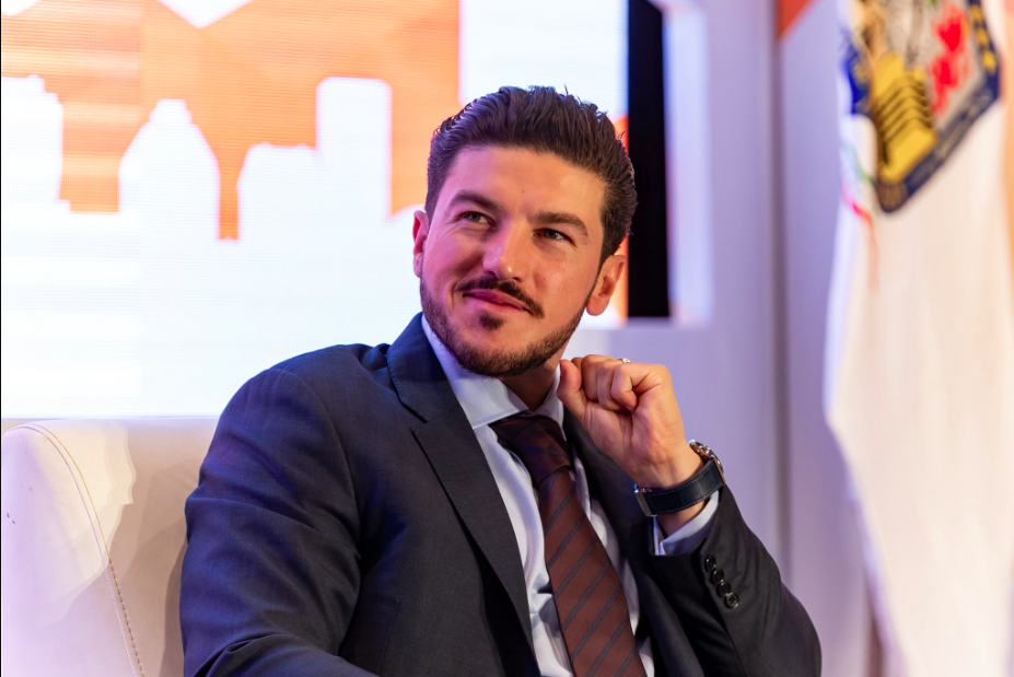 Samuel García no acude ante el Congreso de Nuevo León, y presenta defensa por escrito