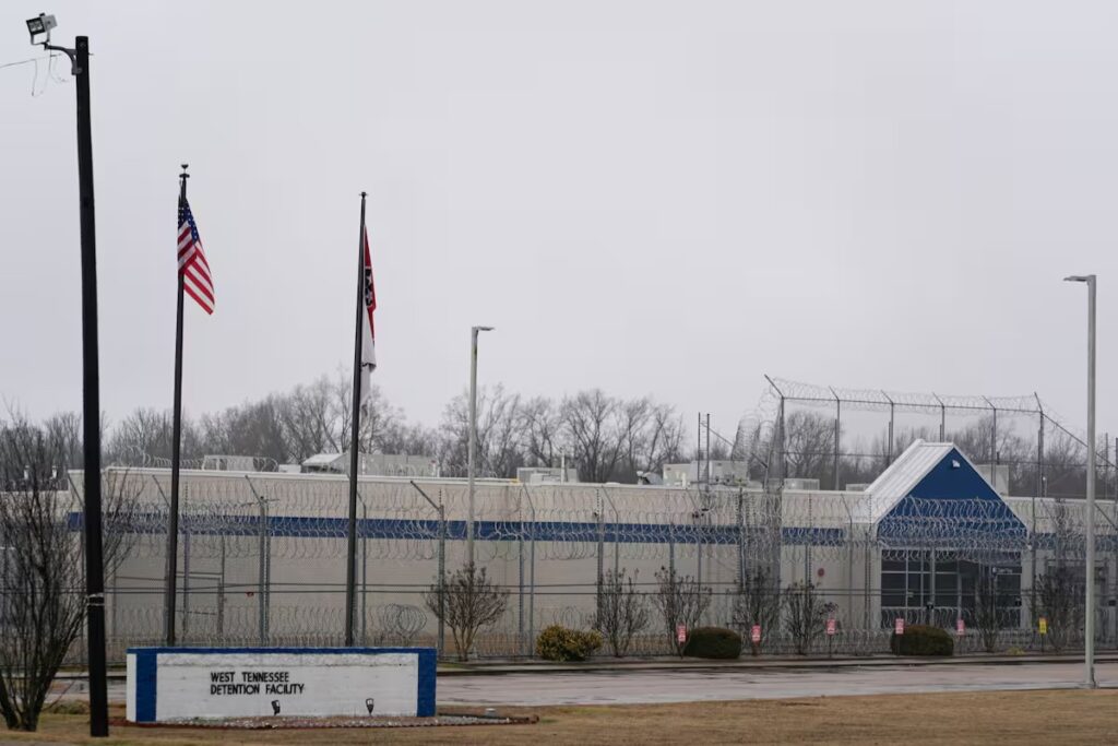 Centro de detención migratoria en EU enfrenta denuncia por violaciones a derechos humanos